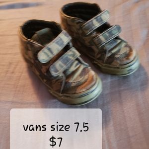 Toddler boys camouflage velcro vans size 7.5c